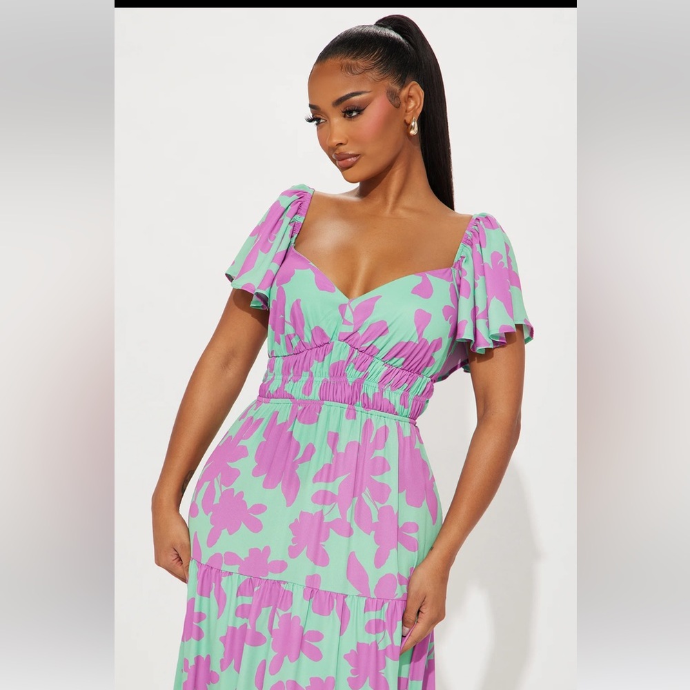 💜 FASHION NOVA CHIFFON MAXI DRESS WITH SHORT FLUTTER SLEEVES AND SMOCKED WAIST - Picture 3 of 8